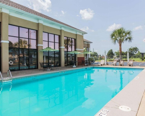 Quality Inn & Suites near Coliseum and Hwy 231 North image 8